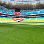 Rumput buatan bola sepak yang tidak dipenuhi